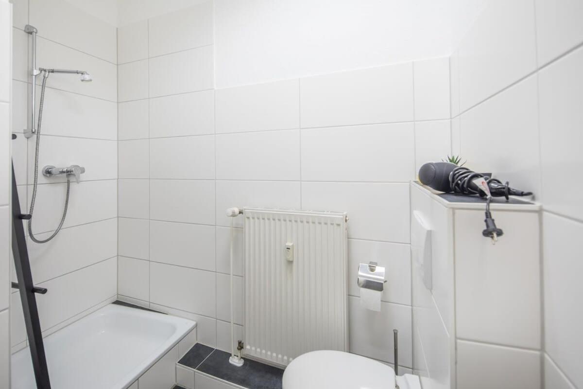 Spacious 2 Bedroom Apartment Hambourg Extérieur photo
